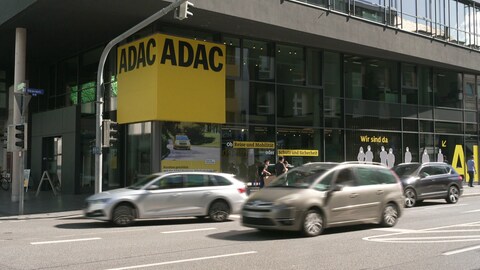Viele Automobilclubs - wie hier der ADAC - bieten ihren Mitgliedern Vertragschecks an, wenn es um Leasing- oder Abo-Optionen geht. (Foto: SWR)