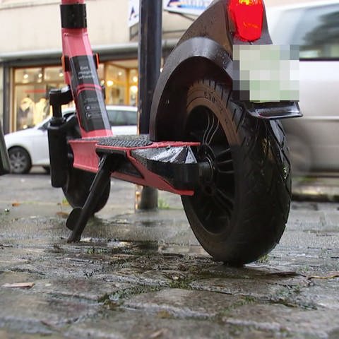 Unterschätzte Gefahr: Nutzer von E-Scootern verkennen oft die Gefahren, die von den wendigen Rollern ausgehen  (Foto: SWR)