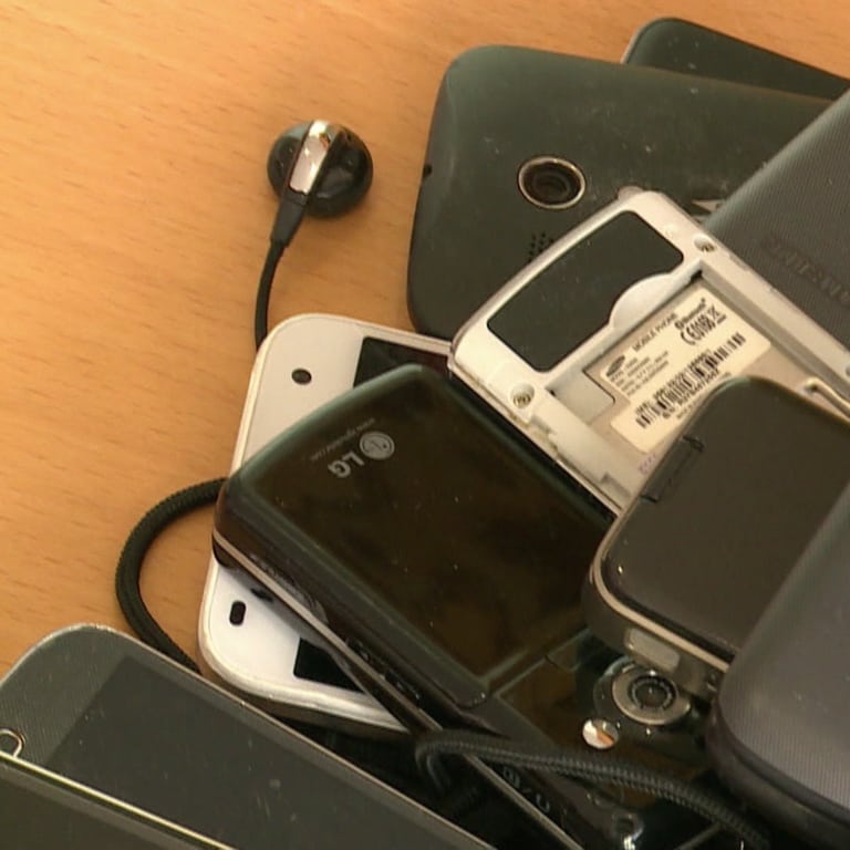 Noch Schätze im Keller? Rund 200 Millionen alte Mobiltelefone sollen die Deutschen in ihren Schubladen lagern (Foto: SWR)