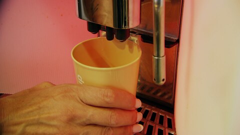 Kaffee to go: Auch für Getränke gilt die Mehrwegverordnung (Foto: SWR)