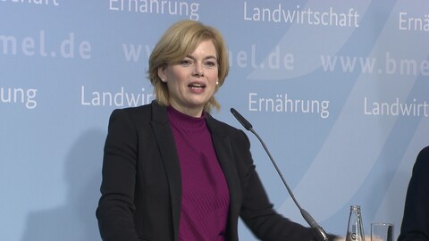 Bundeslandwirtschaftsministerin Julia Klöckner am Rednerpult (Foto: SWR)