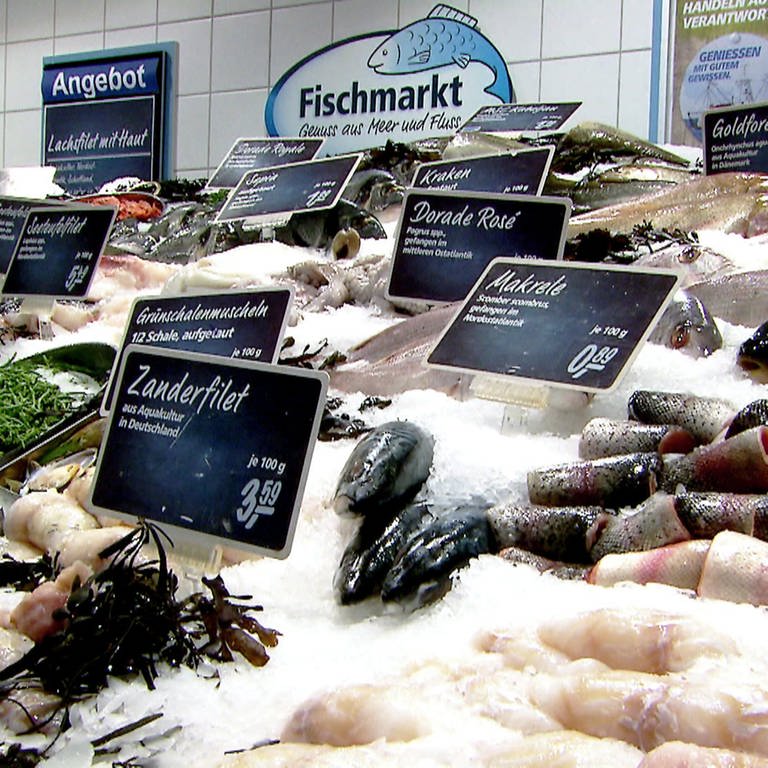 Fischtheke mit großem Angebot an Frischfisch (Foto: SWR)