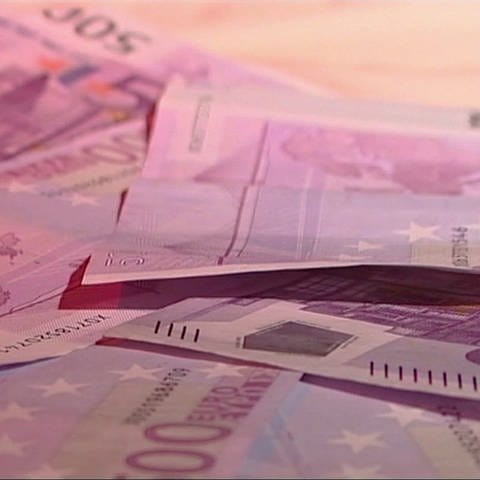 Euro-Geldscheine stapeln sich übereinander (Foto: SWR)