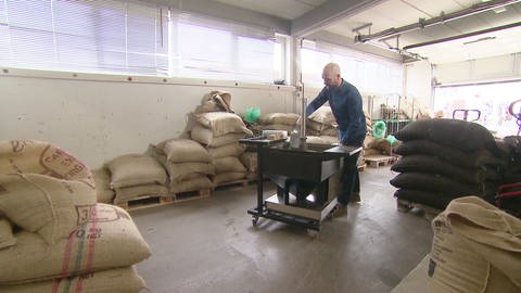 Dominic Müller ist Inhaber einer Kaffeerösterei in Bodenheim (Foto: SWR)