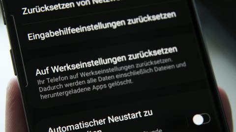 Handy-Display - Auswahl-Feld: Auf Werksdaten zurücksetzen (Foto: SWR)