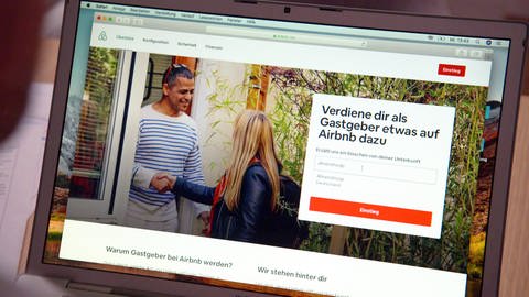 Airbnb-Webseite, zu sehen auf Laptop-Bildschirm (Foto: SWR)