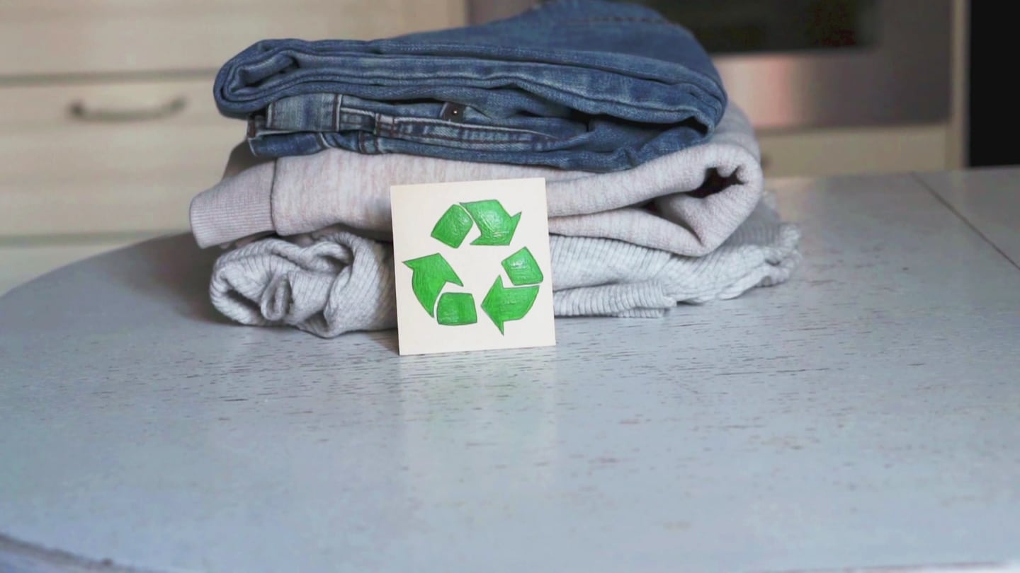 Mode aus recyceltem Kunststoff - wie nachhaltig ist der Trend tatsächlich? (Foto: SWR, SWR)