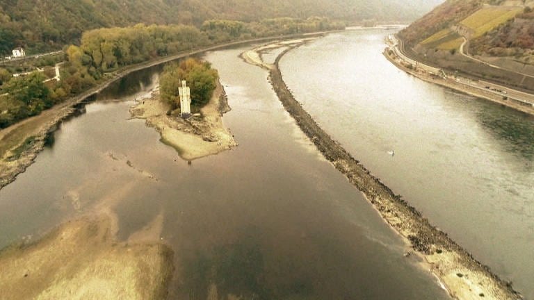 Niedrigwasser im Rhein bei Bingen