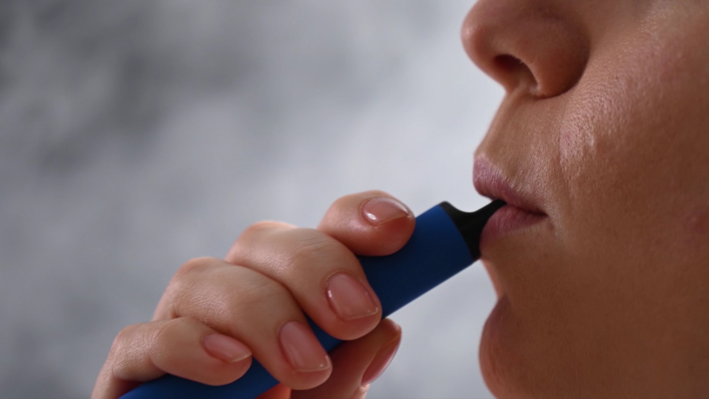 Die Einweg-E-Zigarette boomt - und hat eine verheerende Umweltbilanz (Foto: SWR)