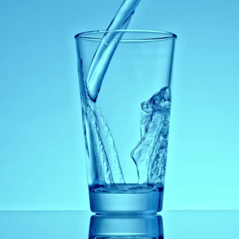 Ob in Flaschen oder direkt aus der Leitung: Trinkwasser wird im Land streng kontrolliert