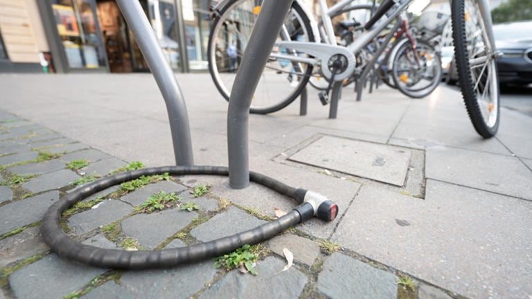 Fahrraddiebstähle nehmen wieder zu (Foto: dpa Bildfunk, Sebastian Gollnow)