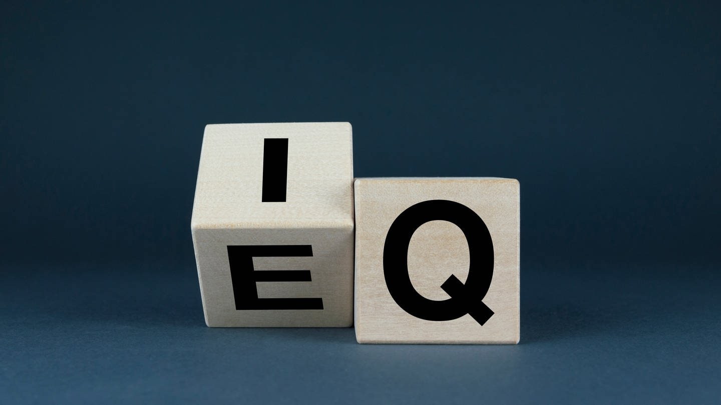 Würfel mit den Buchstaben I und Q (Foto: Colourbox)
