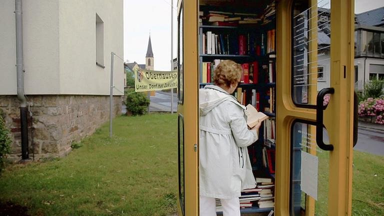 Oberhausen - Telefonzelle wird zur Minibibliothek (Foto: SWR, SWR -)