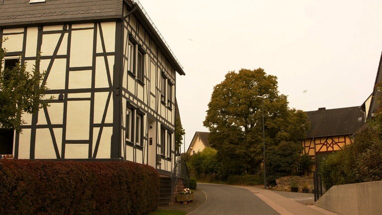 Die Schulstrasse In Niedersohren Landesschau Rheinland Pfalz Swr Fernsehen