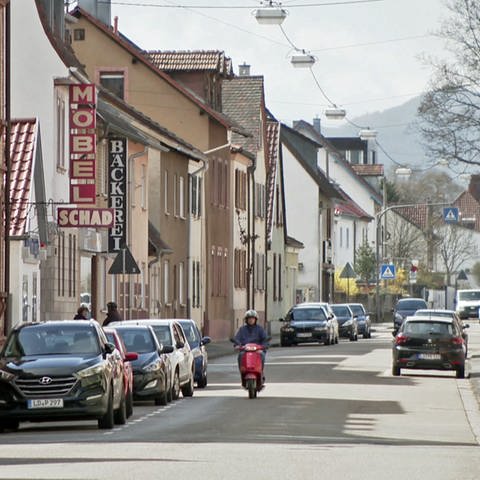 Hierzuland Queichheim, Sicht auf die Hauptstraße (Foto: SWR)