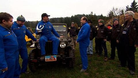 Die Geländewagenfreunde mit einem historischen Willys-Jeep (Foto: SWR, SWR -)