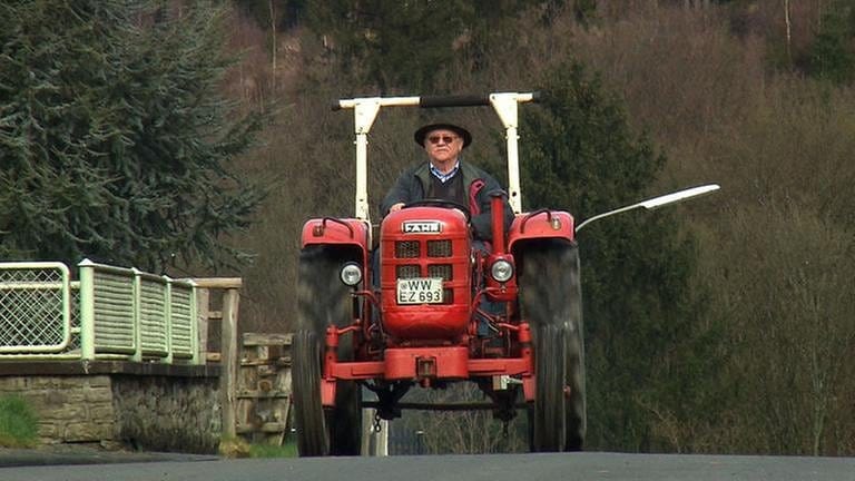 Wilfried Alhaeuser auf seinem Fahr-Traktor. (Foto: SWR, SWR -)
