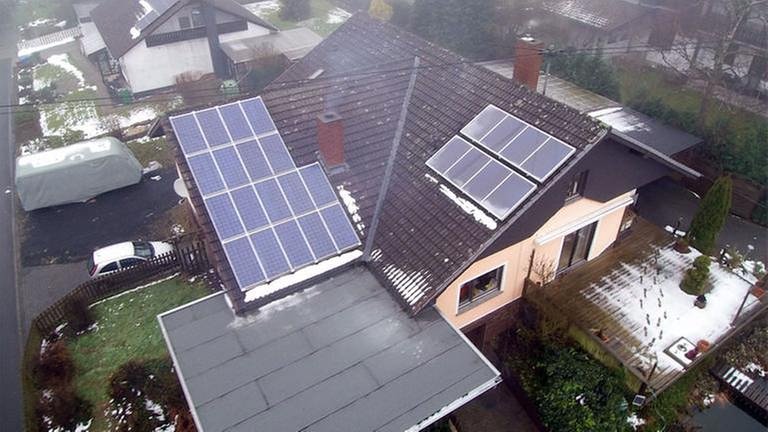 Solarthermie-Anlage auf dem Dach (Foto: SWR, SWR -)