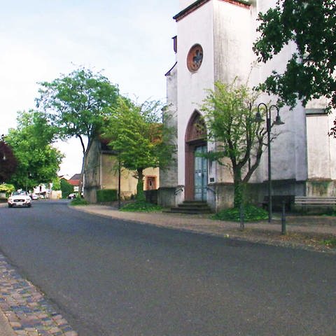 Neuerburg- Die Eichenstrasse (Foto: SWR)