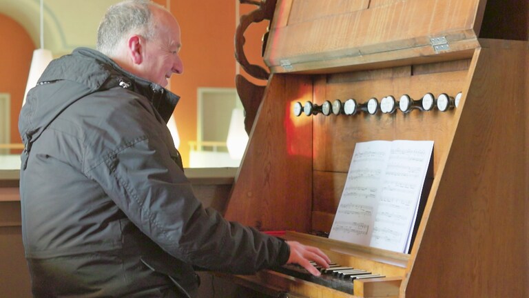 Hierzuland Niederwoerresbach Organist (Foto: SWR)