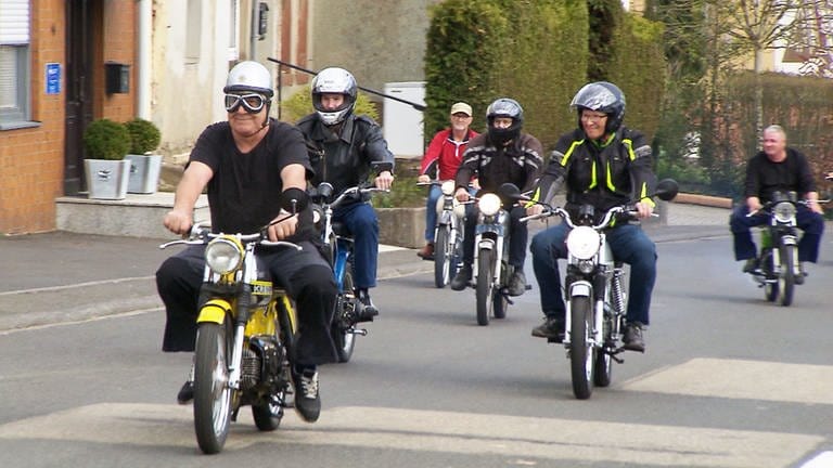Der Mopedclub aus Herl (Foto: SWR)