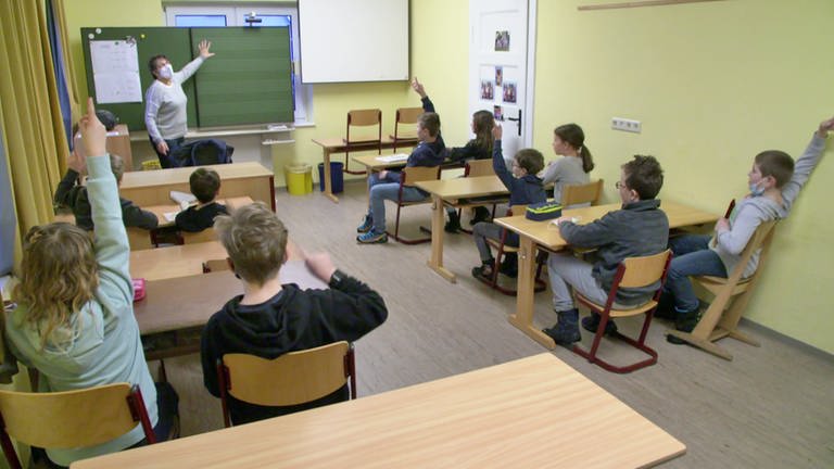 Hierzuland Langenfeld Klassenzimmer (Foto: SWR)
