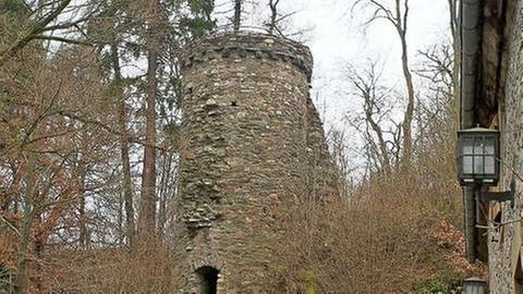 Erinnert an die Burg Dhronecken: ein Eckturm (Foto: SWR, SWR -)