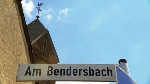 Straßenschild "Am Bendersbach" (Foto: SWR, SWR -)