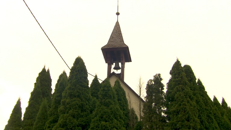 Hierzuland Rödern Glockenturm auf Rathaus (Foto: SWR)
