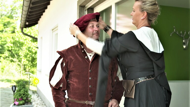 Hierzuland Freusburg verkleidetet Anwohner (Foto: SWR)