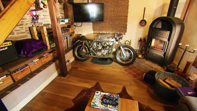 Demerath - Motorrad im Wohnzimmer  (Foto: SWR)