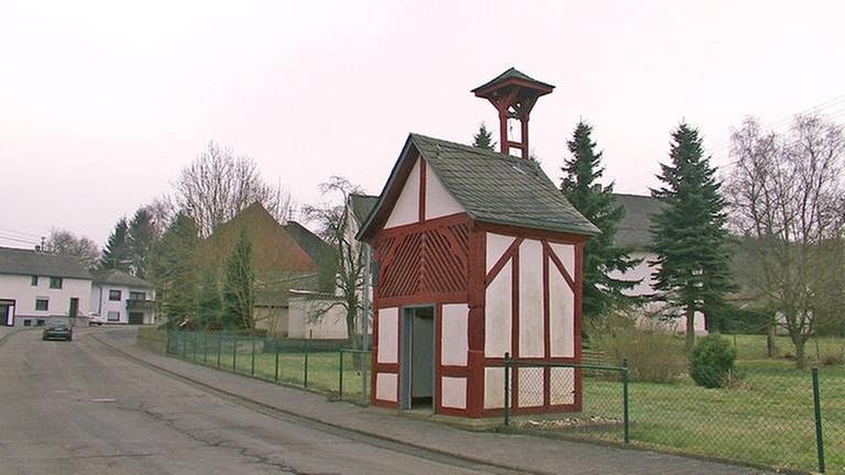 Am Anfang und Ende der Hauptstraße steht eine Kapelle (Foto: SWR, SWR -)