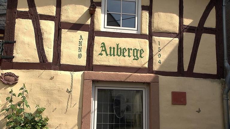 Haus mit der Aufschrift Auberge (Foto: SWR, SWR -)