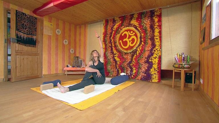 Schnorbach - Frau beim Yoga (Foto: SWR, SWR -)