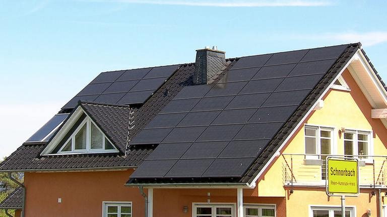Schnorbach - Photovoltaik-Anlage auf einem Dach (Foto: SWR, SWR -)