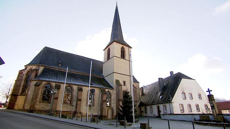 Pfarrkirche St. Marien mit dem angrenzenden ehemaligen Klosterkomplex (Foto: SWR, SWR -)