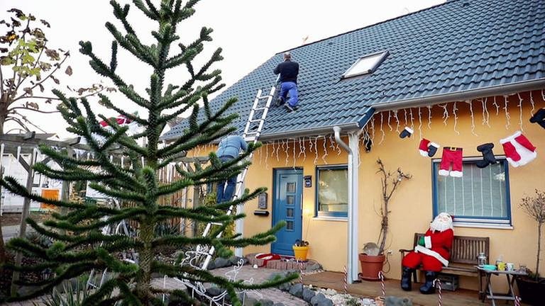 Weihnachtlich geschmücktes Haus (Foto: SWR, SWR -)