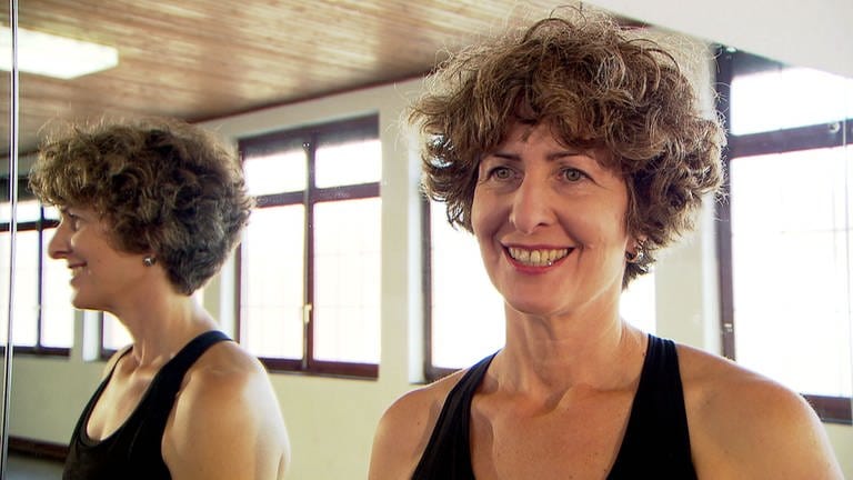 Ex-Revuetänzerin Aquya Eulenburg aus Mainz wird Tanztherapeutin für Demenzkranke. (Foto: SWR, SWR)