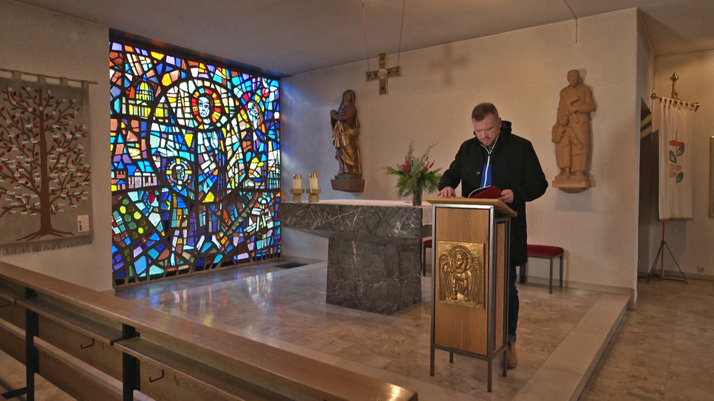Pastor Dominic Gilbert möchte eine bessere Zukunft für seine Kirche (Foto: SWR, SWR)