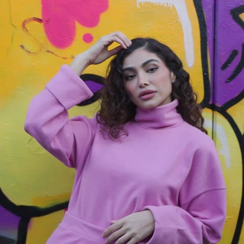 Als Model nutzt Fatemeh Malekian ihre Stimme für Frauenrechte im Iran (Foto: SWR)