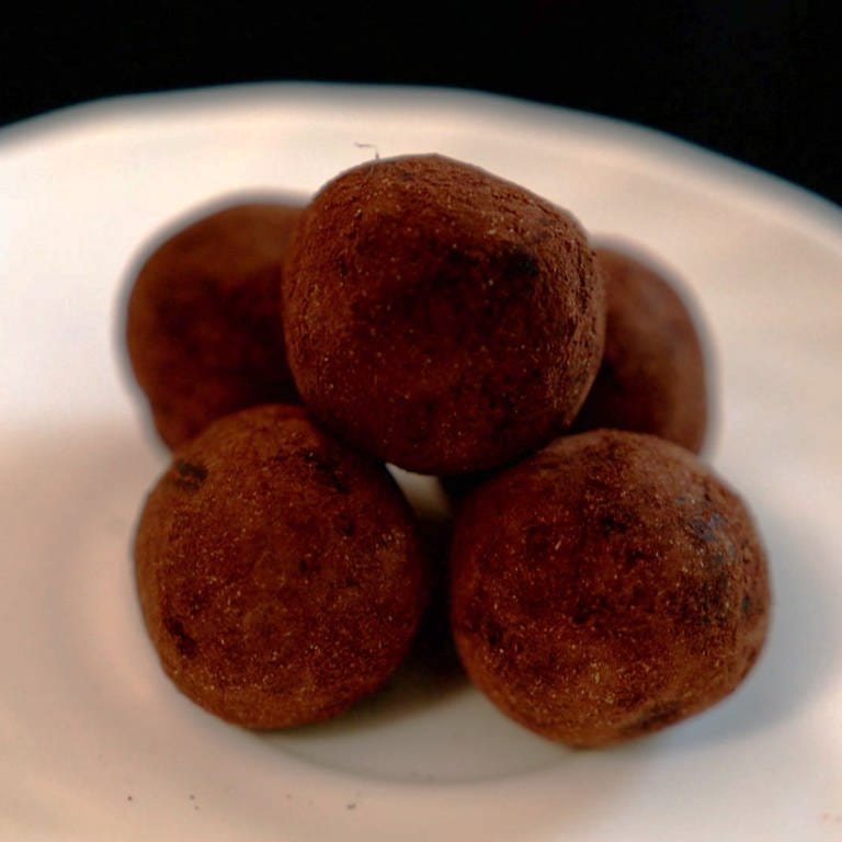 Marzipankartoffeln mit Nougat gefüllt 