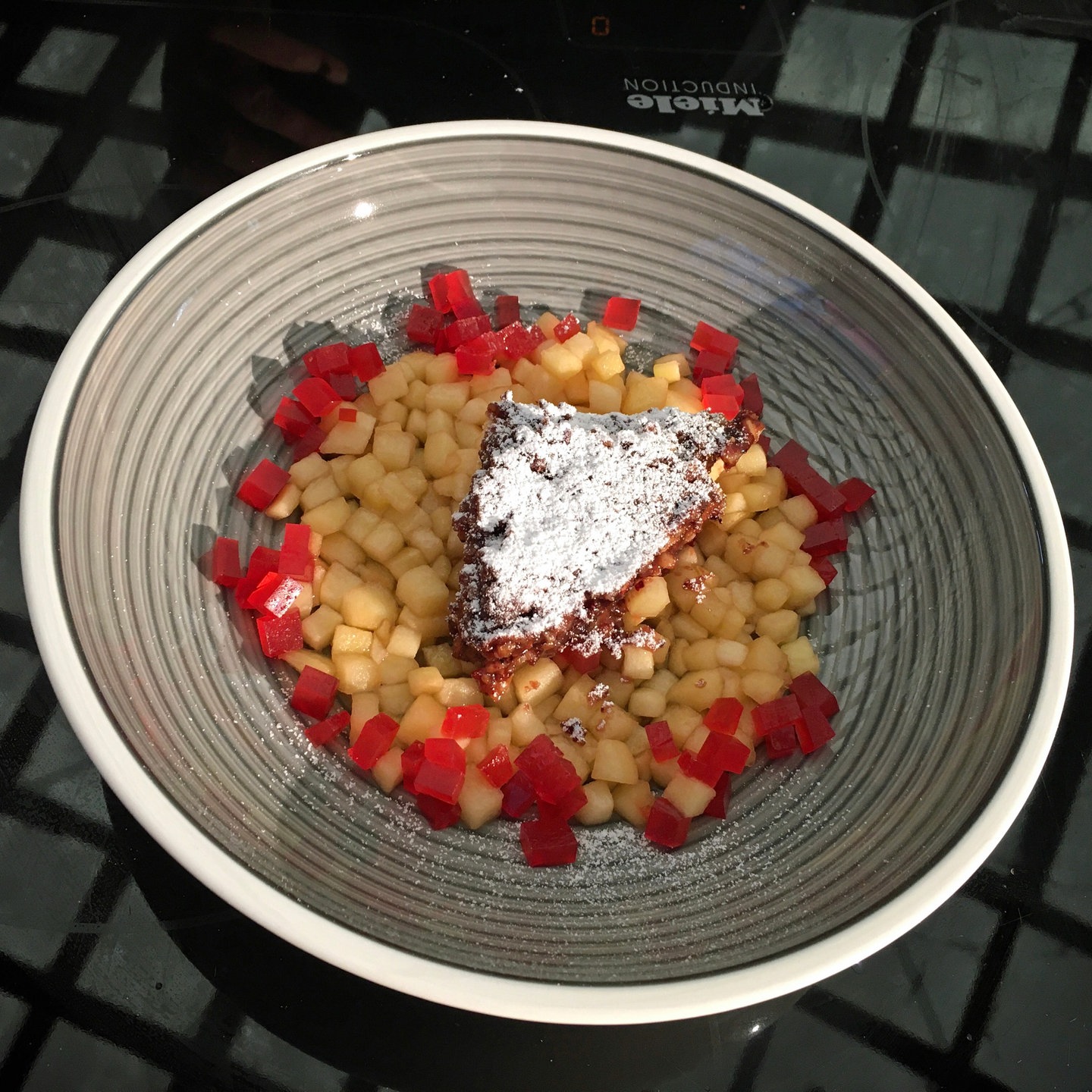 Nuss-Torte mit Blutorangen-Gelee und Apfel-Honig-Kompott - Landesschau ...