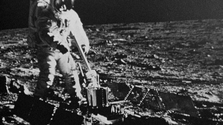 Astronaut auf dem Mond (Foto: SWR)
