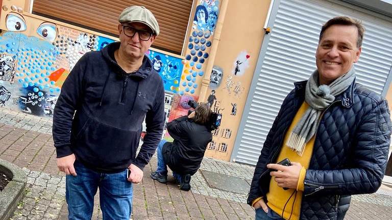 Holger Wienpahl trifft den Zweibrücker Streetart-Künstler Peter Schaumburger (Foto: SWR, Tina Bonin)