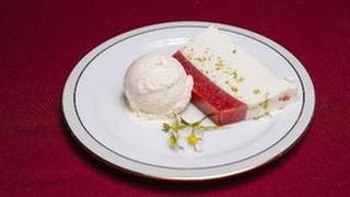 Honigeis mit Erdbeer-Joghurt-Terrine (Foto: SWR, SWR/Megaherz - Andreas Maluche)