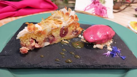 Thomas Deckerts Dessert: StachelbeerkuchenmitBaiserundHimbeer-Joghurteis