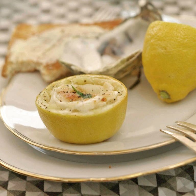 Frische Austern mit gefüllten Limoni di Amalfi (Foto: WDR)