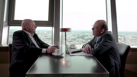 Thomas Hettche und Denis Scheck auf dem Berliner Fernsehturm (Foto: SWR)