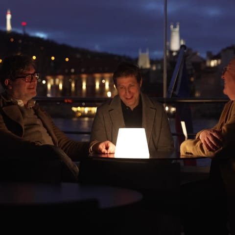 David Schalko, Daniel Kehlmann und Denis Scheck bei einer Schiffsfahrt über die (Foto: SWR)