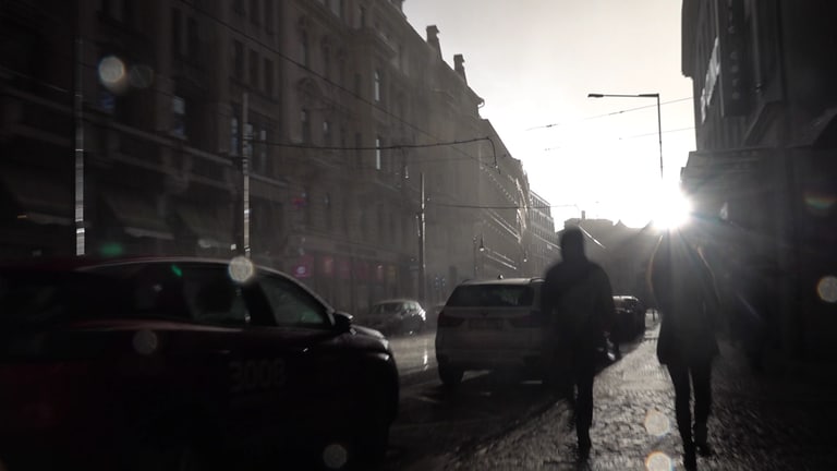 Kafkaeske Stimmung? Ein Regenschauer in der Prager Altstadt (Foto: SWR)